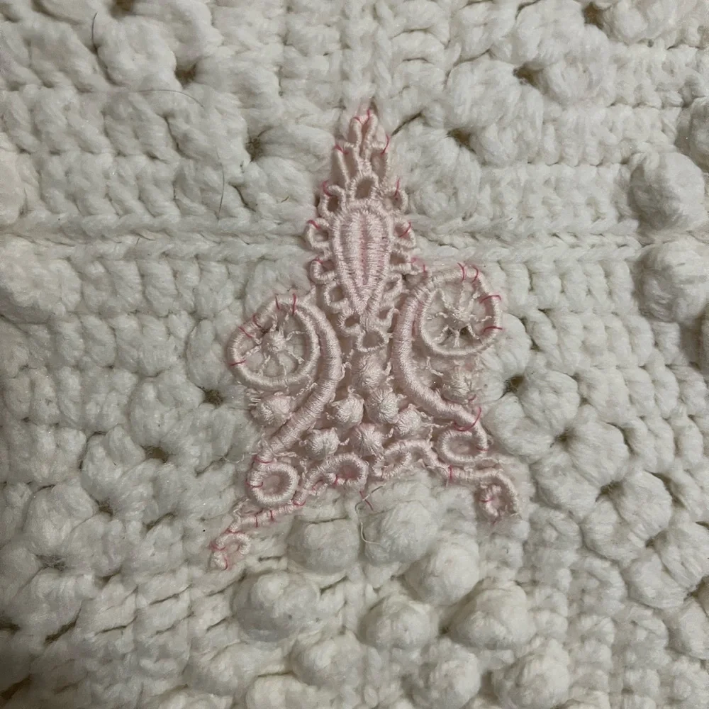 HANDMADE‎ Hand Crafted Crochet and Applique Bassinet Blanket Pad 27 L x 19 W